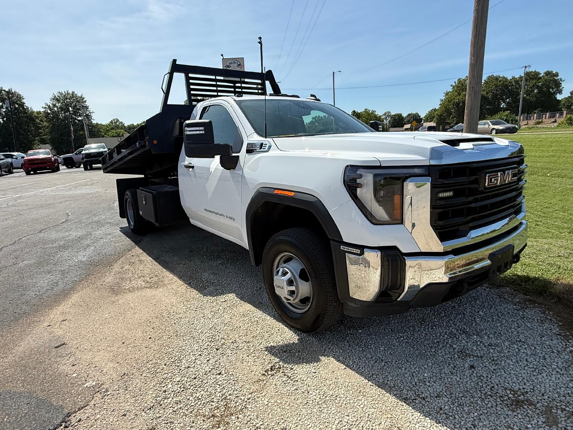 2024 GMC Sierra 3500 HD Chassis Cab 4WD Reg Cab 171" WB, 84.5" CA Pro